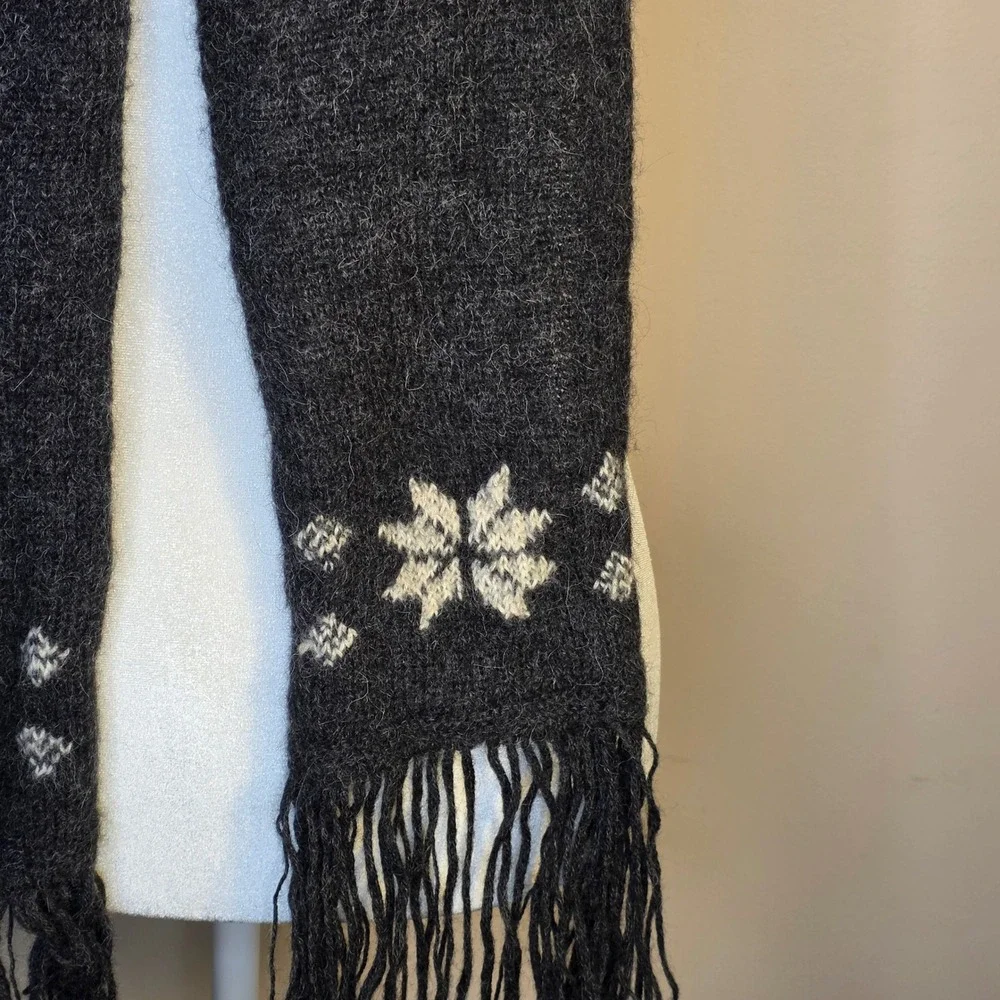 Artesanias Pachamama Scarf Women Charcoal Snowflake 100% Alpaca Wool Fringe Boho